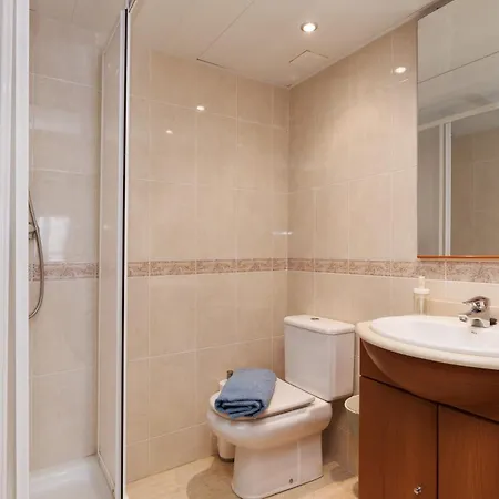 Lets Holidays Centric With Parking Tossa Apartment *