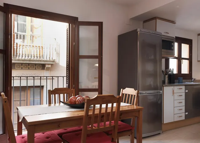 Lets Holidays Centric With Parking Tossa Apartment