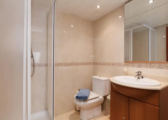 Lets Holidays Centric With Parking Tossa Appartement *